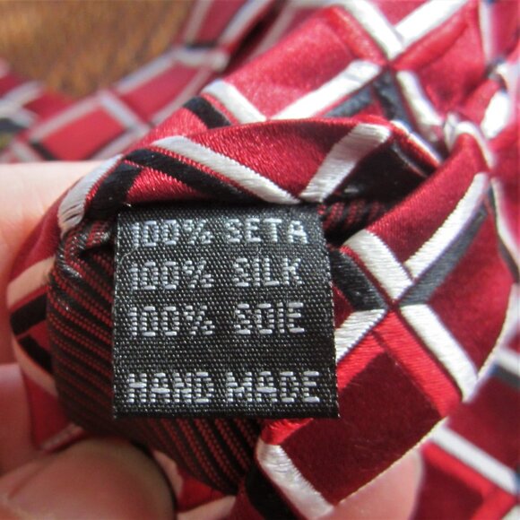 Vintage Red Silk Necktie - Picture 4 of 5